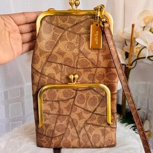 Coach 1941 double kisslock crossbody -EUC -